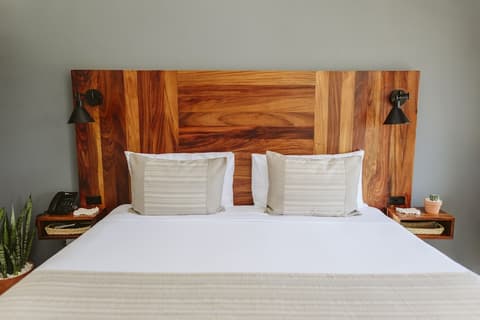 Six Two Four Hotel, Room