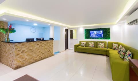 Hotel Avexi Suites By Geh Suites, Reception