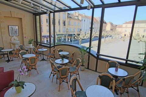 Hotel Montaigne, Interior detail