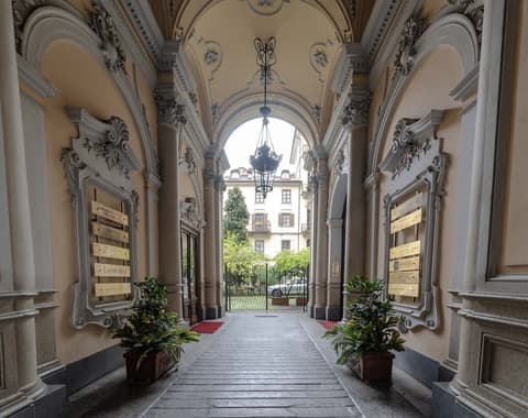 Re Vittorio, Interior entrance