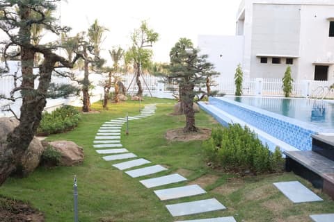 Tuan Chau Kingly Villa