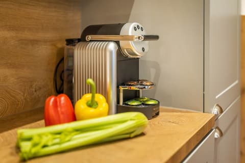 Jimmy's Apartments Emerald