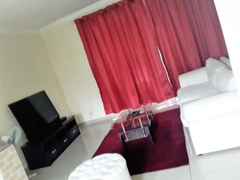 Red Dot Lodge, Lobby sitting area