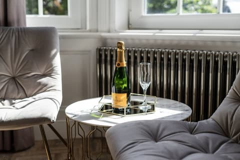 Sweeney Motherwell, Room