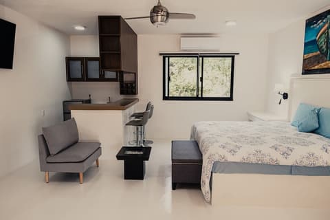 Royal Palm Bacalar Cabañas & Lagoon Club