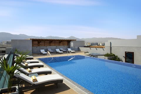 Royal Tulip Muscat, Rooftop pool