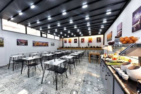 Almina Inn Hotel, Restaurant