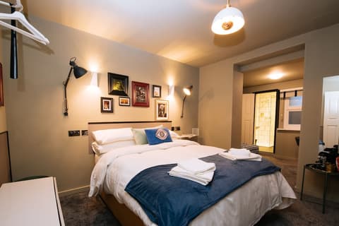 The Warwick by Nestor, Room