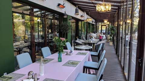 Kazzhol Park Hotel, Restaurant