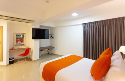 Howard Johnson by Wyndham Lima Miraflores Art House, Room