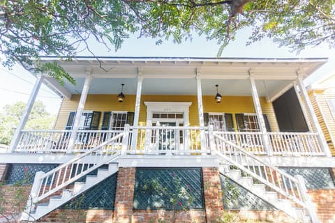 Anchuca Historic Mansion & Inn