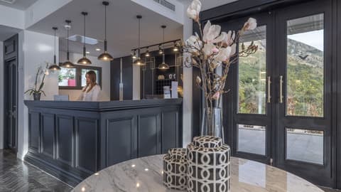 Vivid Blue Serenity Resort, Reception