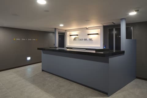 S Stay Hotel, Reception