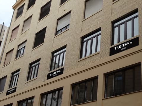 Hostal Tartessos, Exterior