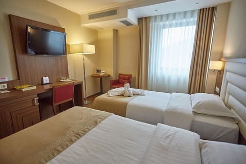 Central Plaza Hotel, Room