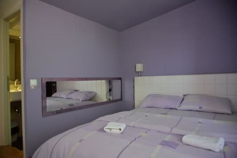 Aloha Apartments with pool, Room