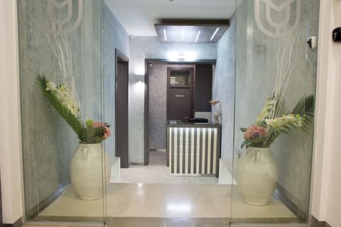 Hotel Omia, Interior entrance