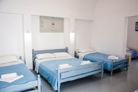 Carlos Pension, Room