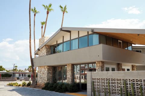 The Cole, Interior entrance