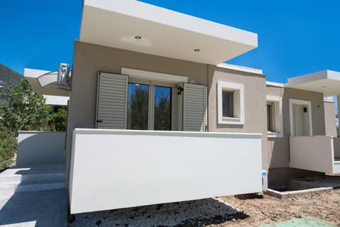 Bounatsa Studios & Apartments