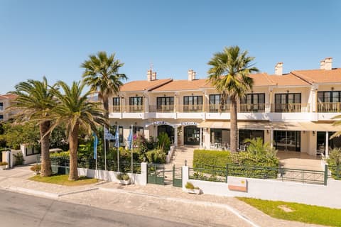 Hydrele Beach Hotel, Front of property