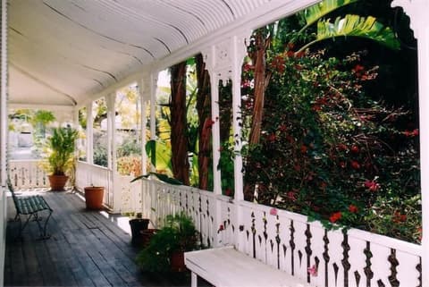 Montagu Manor, Porch