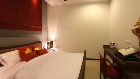 Two Villas Holiday Phuket Onyx Style Nai Harn Beach, Room