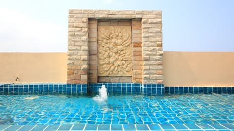 Aiyara Palace, Natural pool