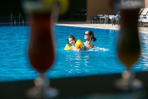 Two Seasons Hotel & Apartments