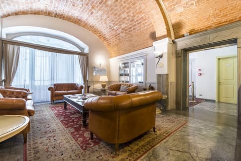 Art Atelier, Reception