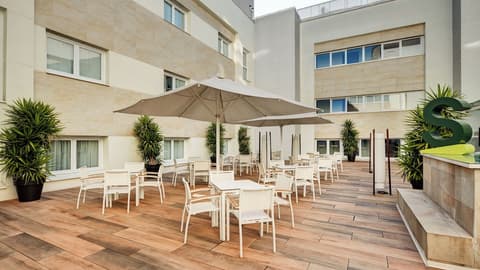 Hotel Sercotel Coliseo, Terrace/patio