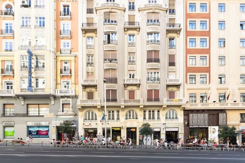 Hostal Gran Via 63 Rooms, Front of property