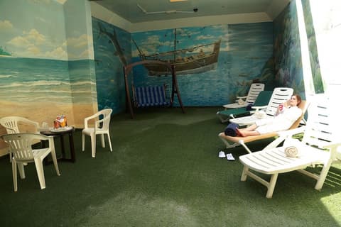 Sharjah Palace Hotel, Outdoor pool