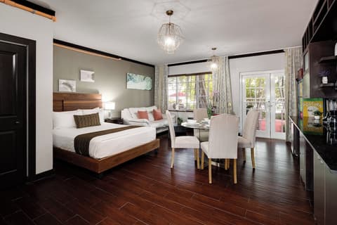 Tradewinds Apartment Hotel