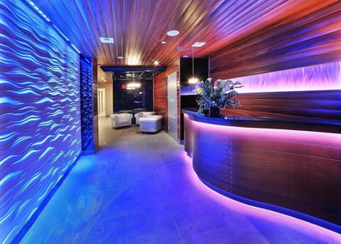 Aura Hotel Brooklyn, Reception