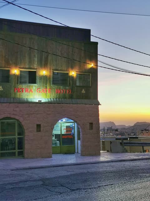 Petra Gate Hotel, Front of property