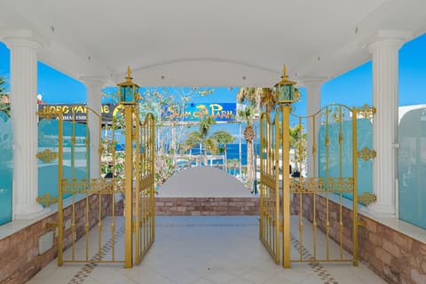 Flamingo Suites Boutique Hotel