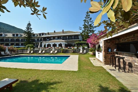 Hotel Prince Stafilos, Outdoor pool