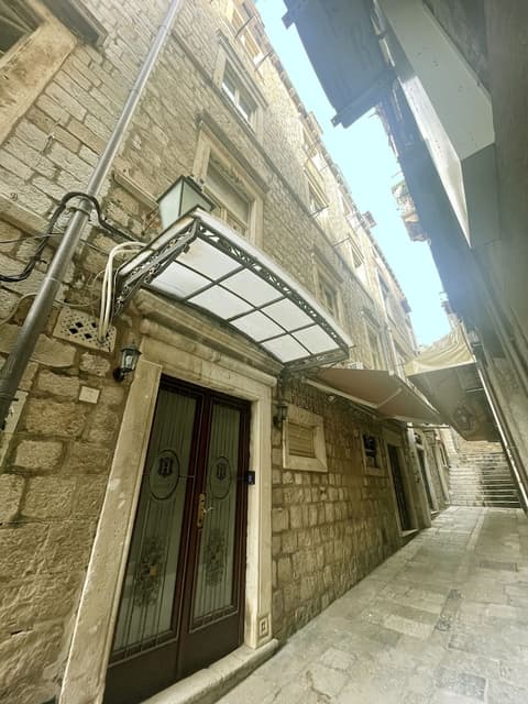 Hamlet Bed & Breakfast, Front of property