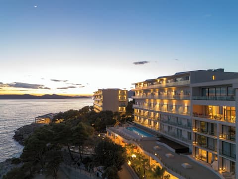 Royal Palm Hotel, Front of property