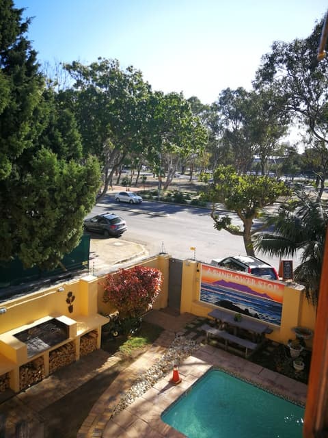 A Sunflower Stop - Hostel