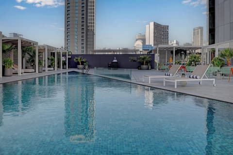 Millennium Central Downtown, Pool