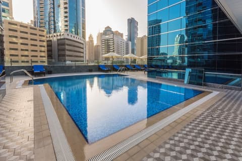 Golden Tulip Media Hotel, Pool