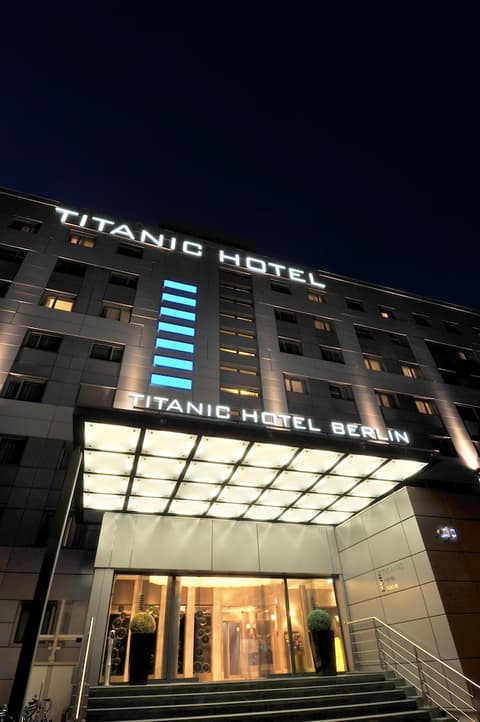 TITANIC Comfort Berlin Mitte, Front of property - evening/night
