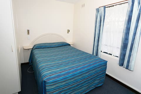 Dolphin Lodge, Room