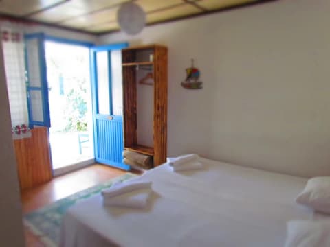 Amazon Antique, Room