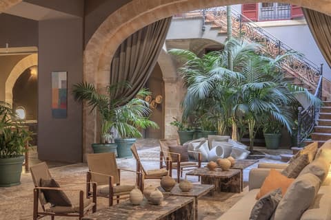 Can Cera Hotel, Interior entrance