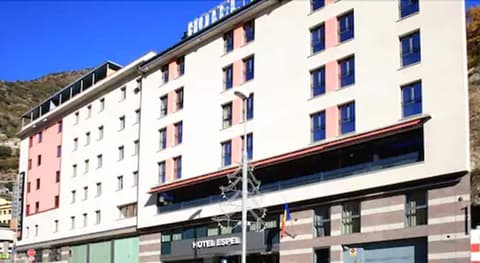 Hotel Espel, Front of property