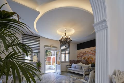 Blue Sea Hotel, Interior entrance