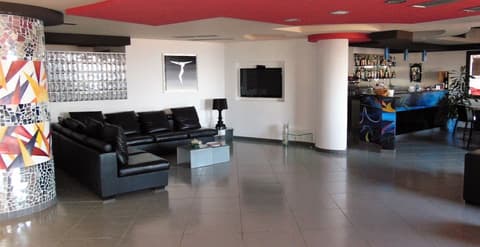 Tus' Hotel